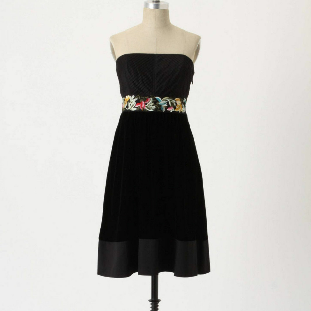 Anthropologie Velvet Strapless Dress By Floreat Holiday Party size 4 nwt